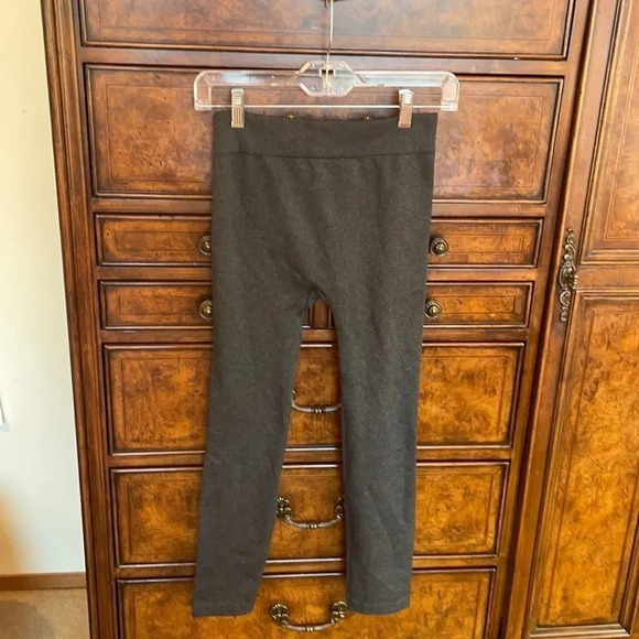 𝅺3/$15 Gray woman’s leggings - Picture 1 of 6